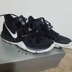 Nike Kyrie 5 basketball shoes